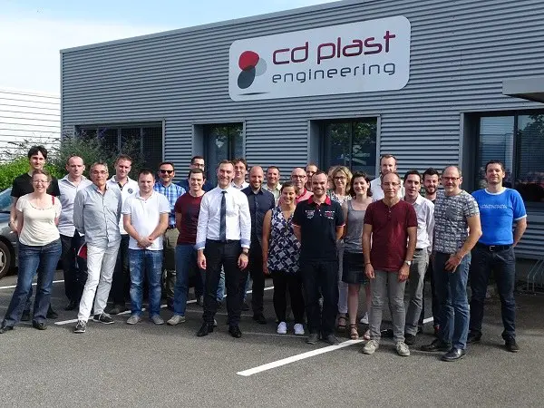Photo d'équipe de CD Plast Engineering, bureau d’étude technique spécialiste de la conception de produit plastique.